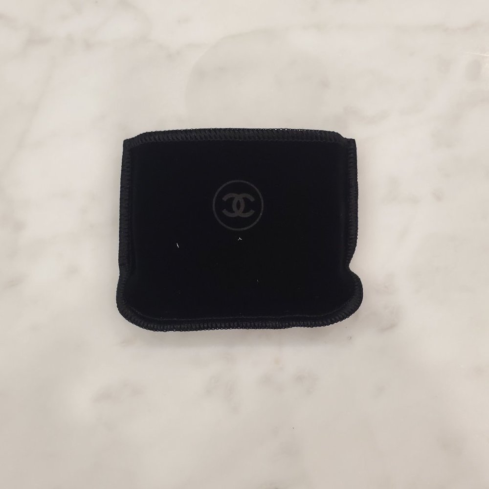 NIB! CHANEL Ombre Essentielle Eyeshadow - Picture 4 of 7